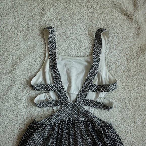 Aniina Black/White dress with midriff cut-out - Picture 3 of 4